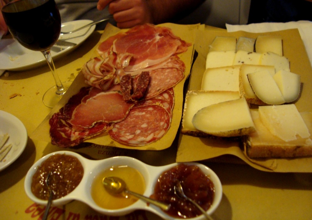 Buca di Enea a Pienza - taglieri